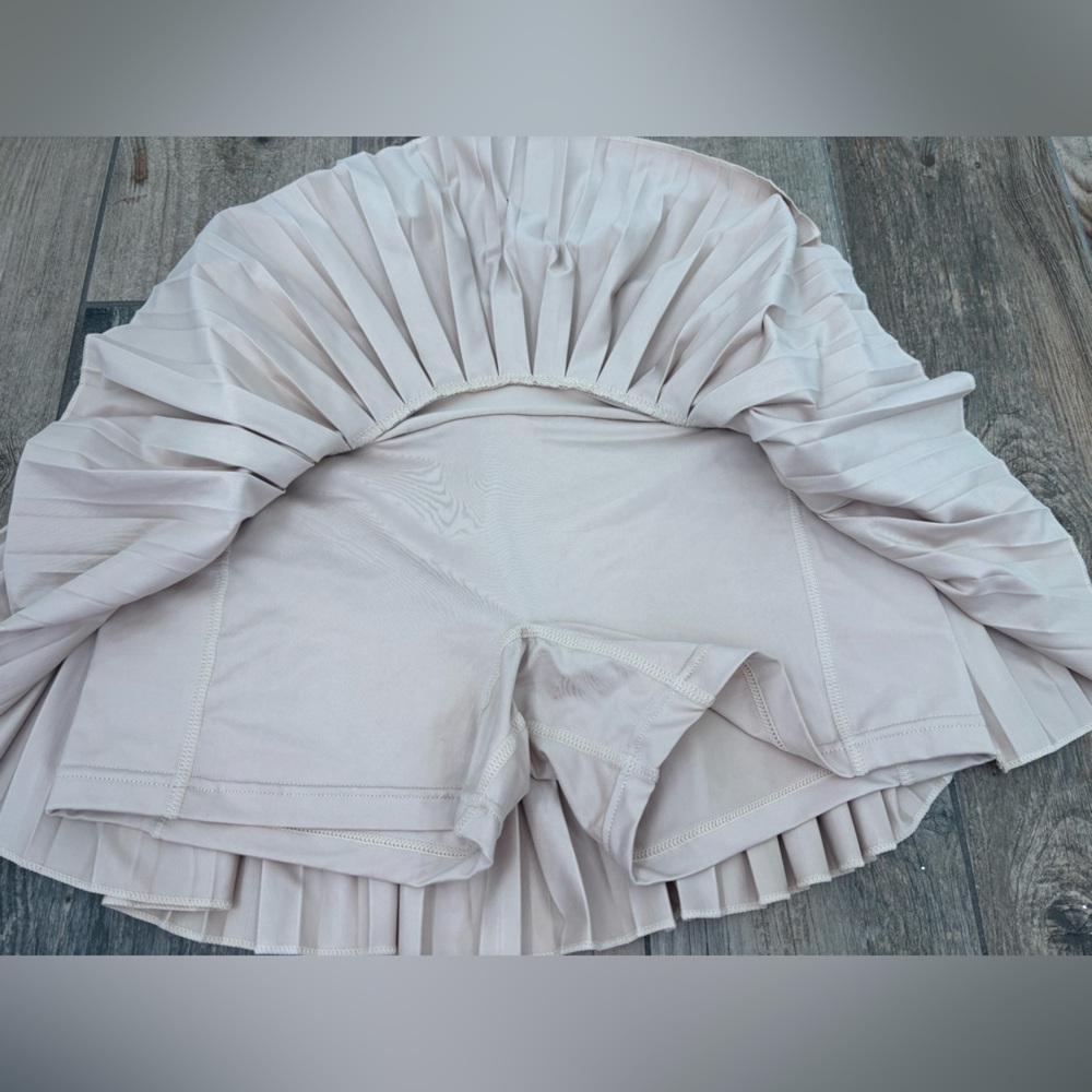 Goldhinge tennis skirt - Picture 2 of 4